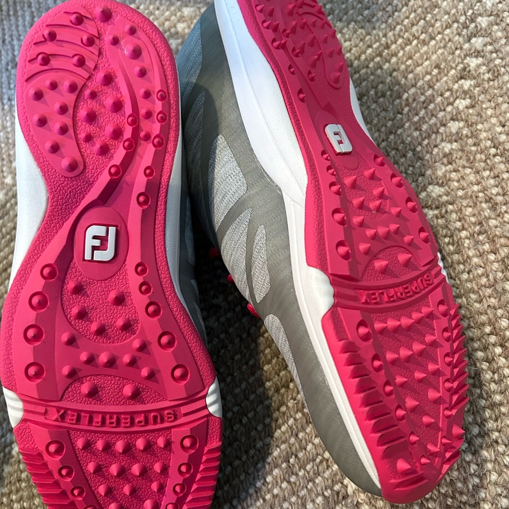 FootJoy Leisure Spikeless Golf Shoes - Picture 4 of 5